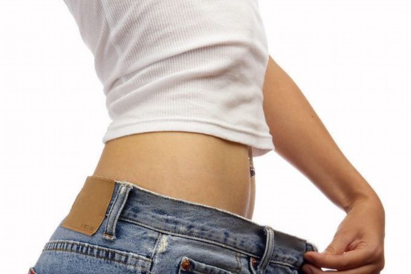 Chen Qiran came to a famous spring bar with three people. At night, Shinohara hoped that the name was a clear bar, but when he opened the door, he was rushed out of it. The deafening music scared him and almost went backwards. At first glance, the dance floor was in a trance. At this moment, it was the music that was high and the pool group was dancing. The music was ambiguous and low. Wang Yueyue wanted to sit in the booth, and Chen Qiran dragged the jiao across her and sat in the innermost room.