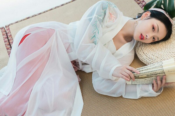 白天西湖美如画，夜晚杭州夜生活嗨翻天